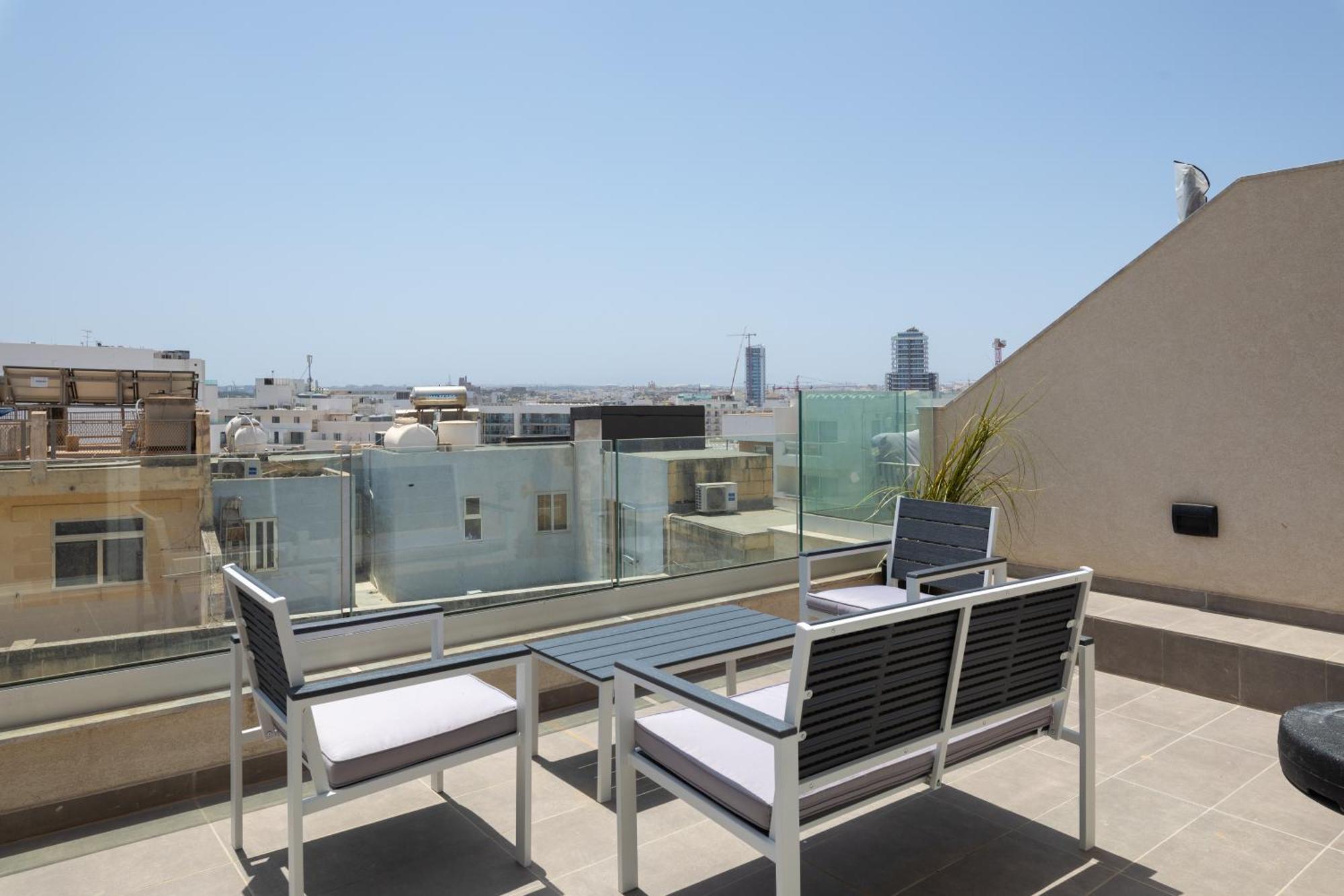 Modern 2Br Cosy Apartment With Large Terrace - Close To Manoel Island & Tigne Shopping Mall Σλιέμα Εξωτερικό φωτογραφία