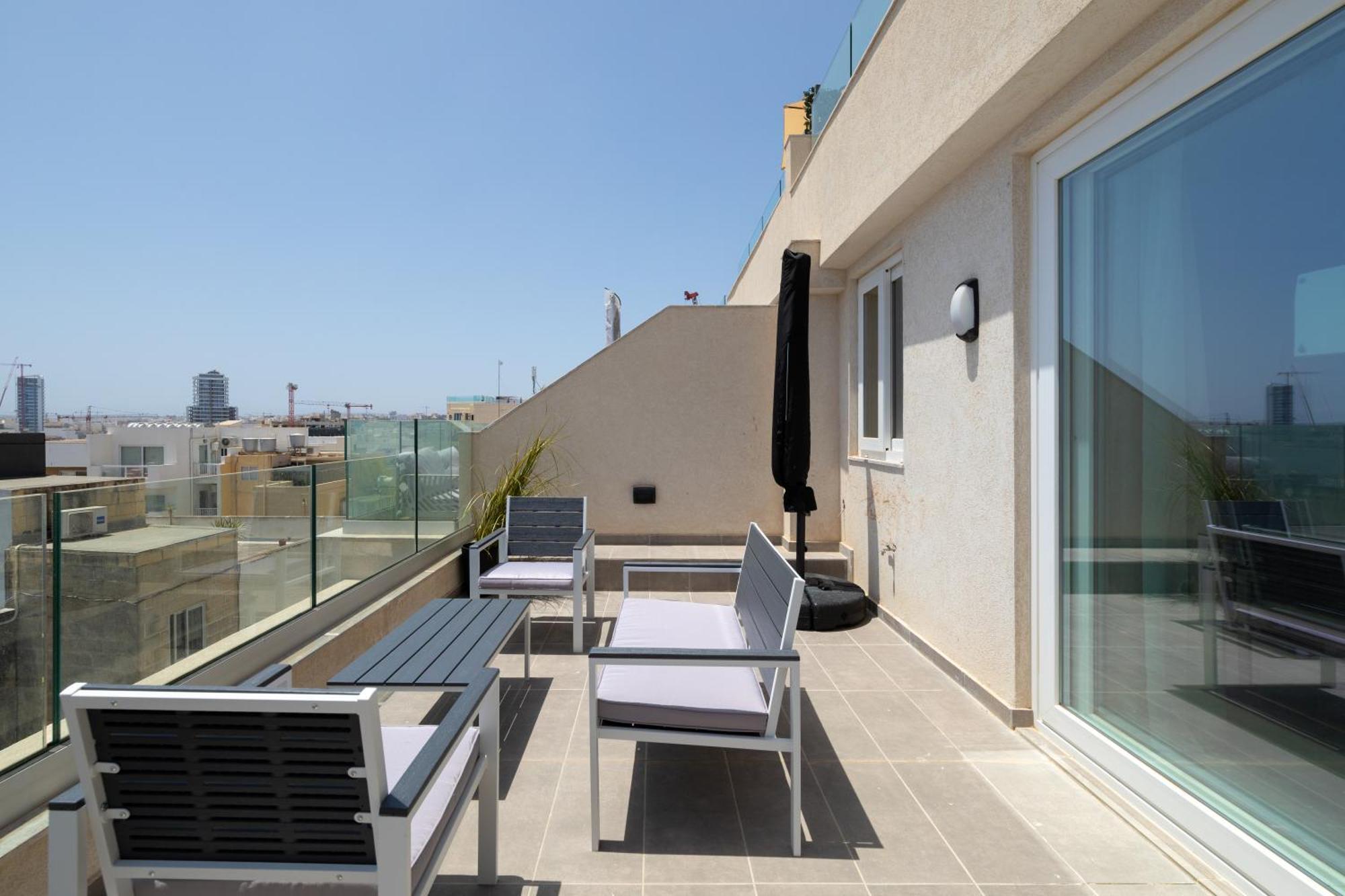 Modern 2Br Cosy Apartment With Large Terrace - Close To Manoel Island & Tigne Shopping Mall Σλιέμα Εξωτερικό φωτογραφία