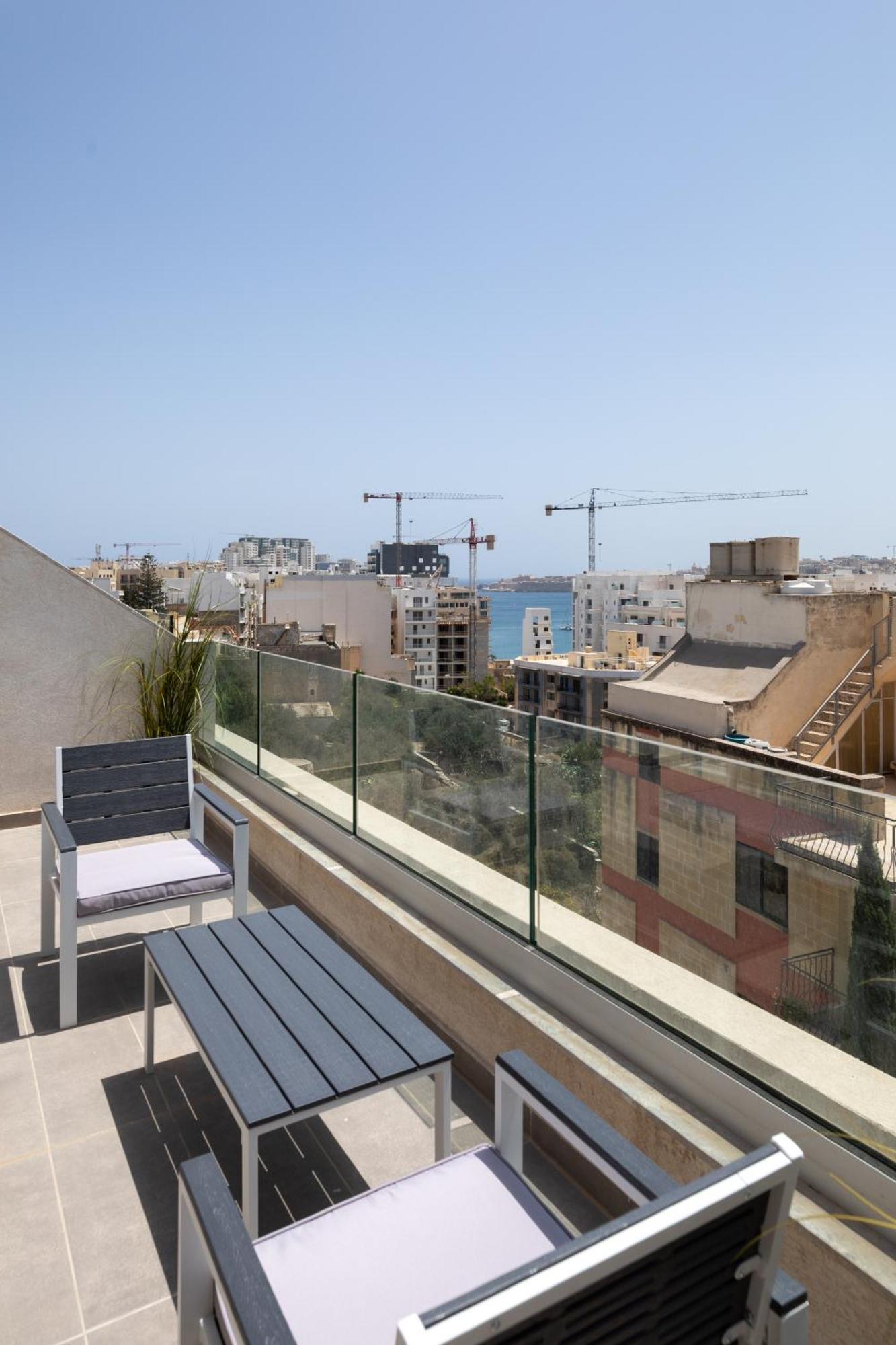 Modern 2Br Cosy Apartment With Large Terrace - Close To Manoel Island & Tigne Shopping Mall Σλιέμα Εξωτερικό φωτογραφία